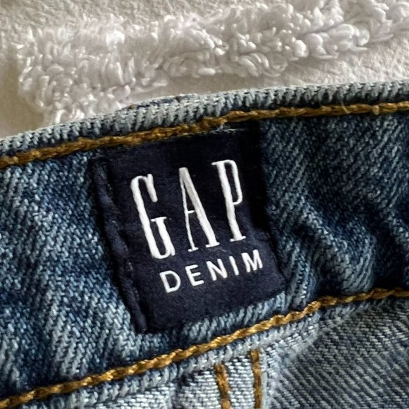 GAP High Rise 3” Short Light Indigo Distressed Frayed Hem Jean Shorts Size 28 - Picture 4 of 10